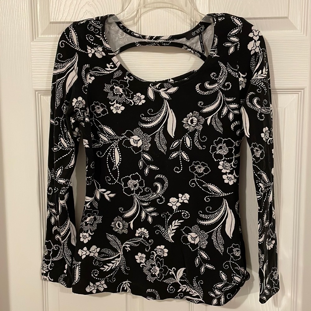 Black n white top